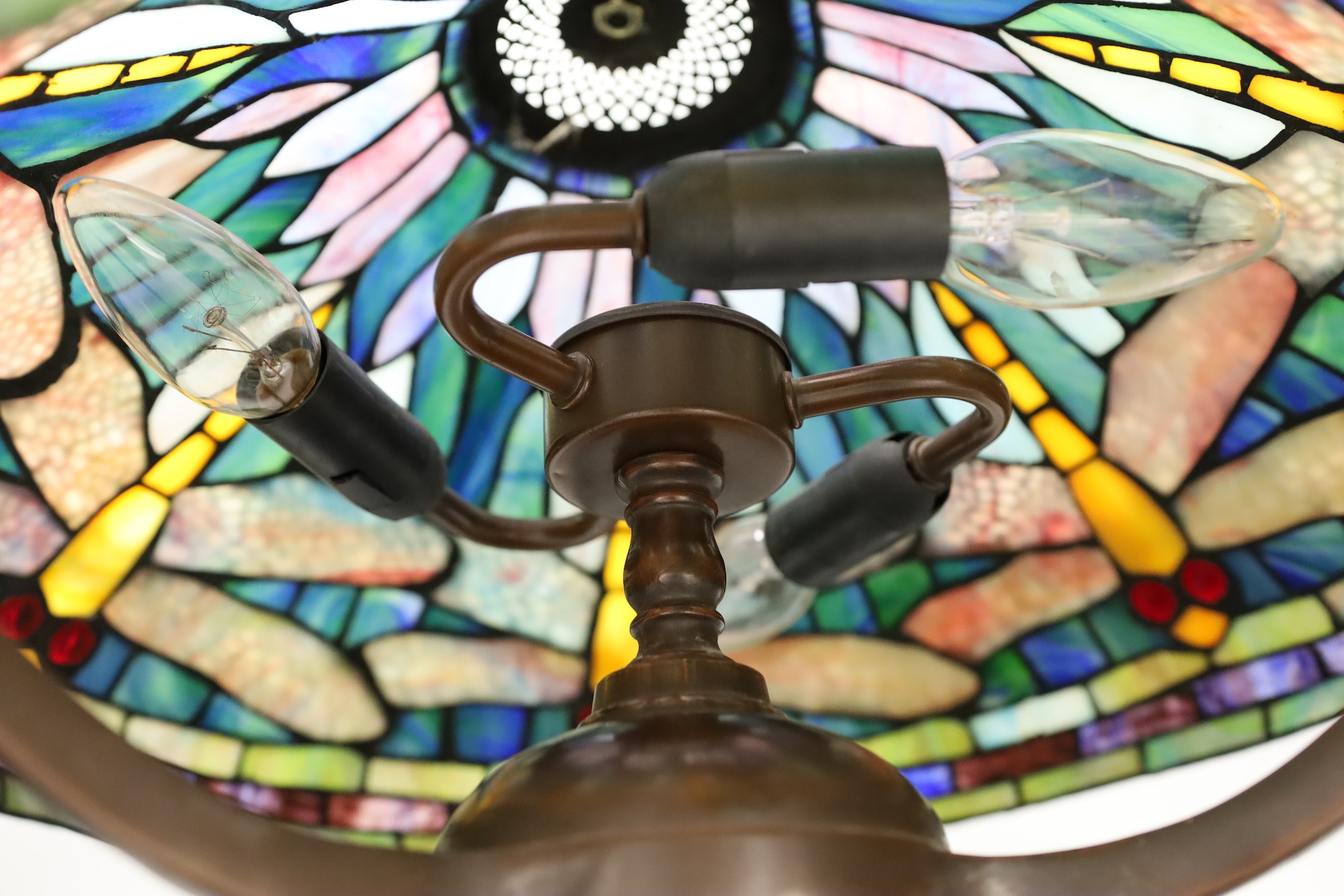 A Tiffany style dragonfly stained glass table lamp, 44cm tall